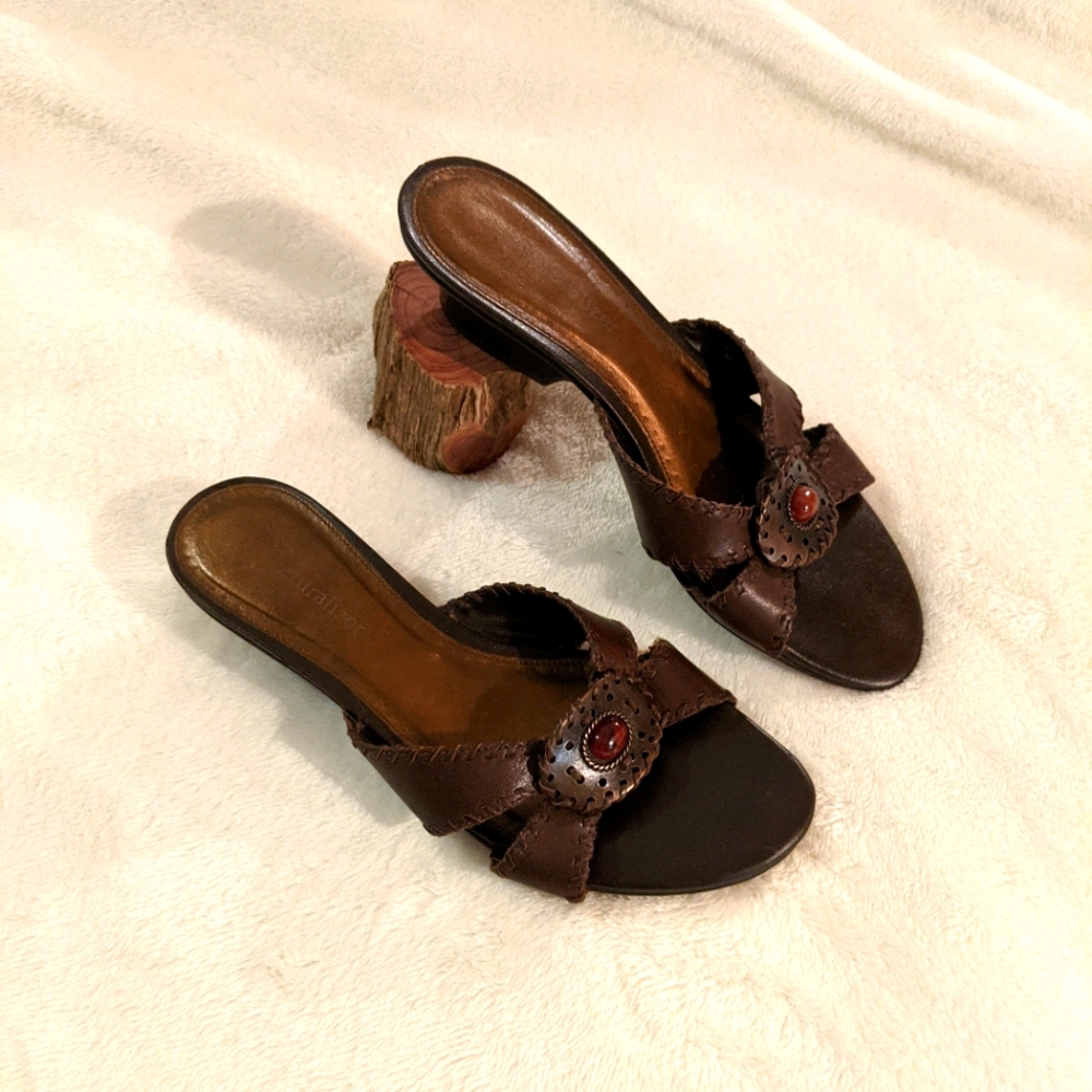 Naturalizer leather sandals size 8